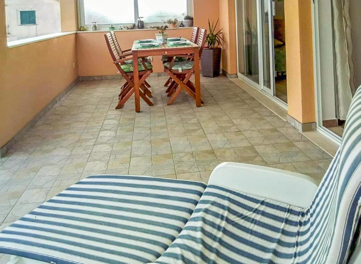Apartments Leon Orebić Екстериор снимка