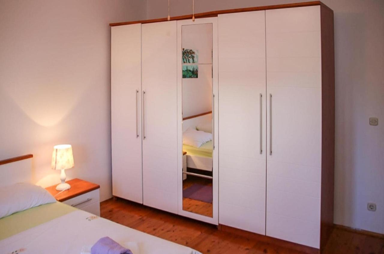 Apartments Leon Orebić Екстериор снимка